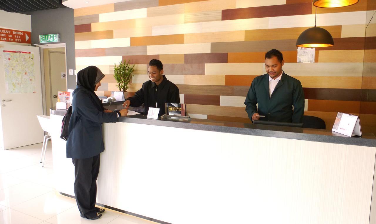 Uptown Subang Airport Hotel Shah Alam Exterior photo